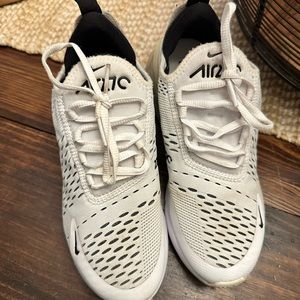 Nike air max 270 size 6. Gently used